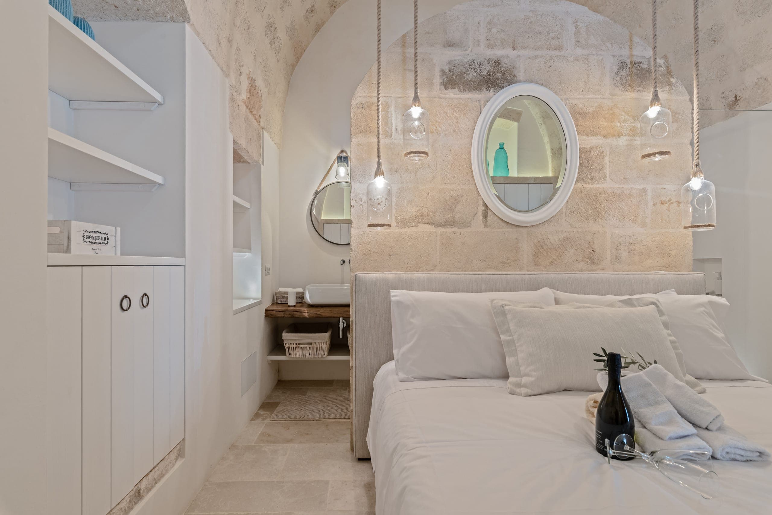 La chambre à la mezzanine, deux lits simples au-dessus du lit matrimonial