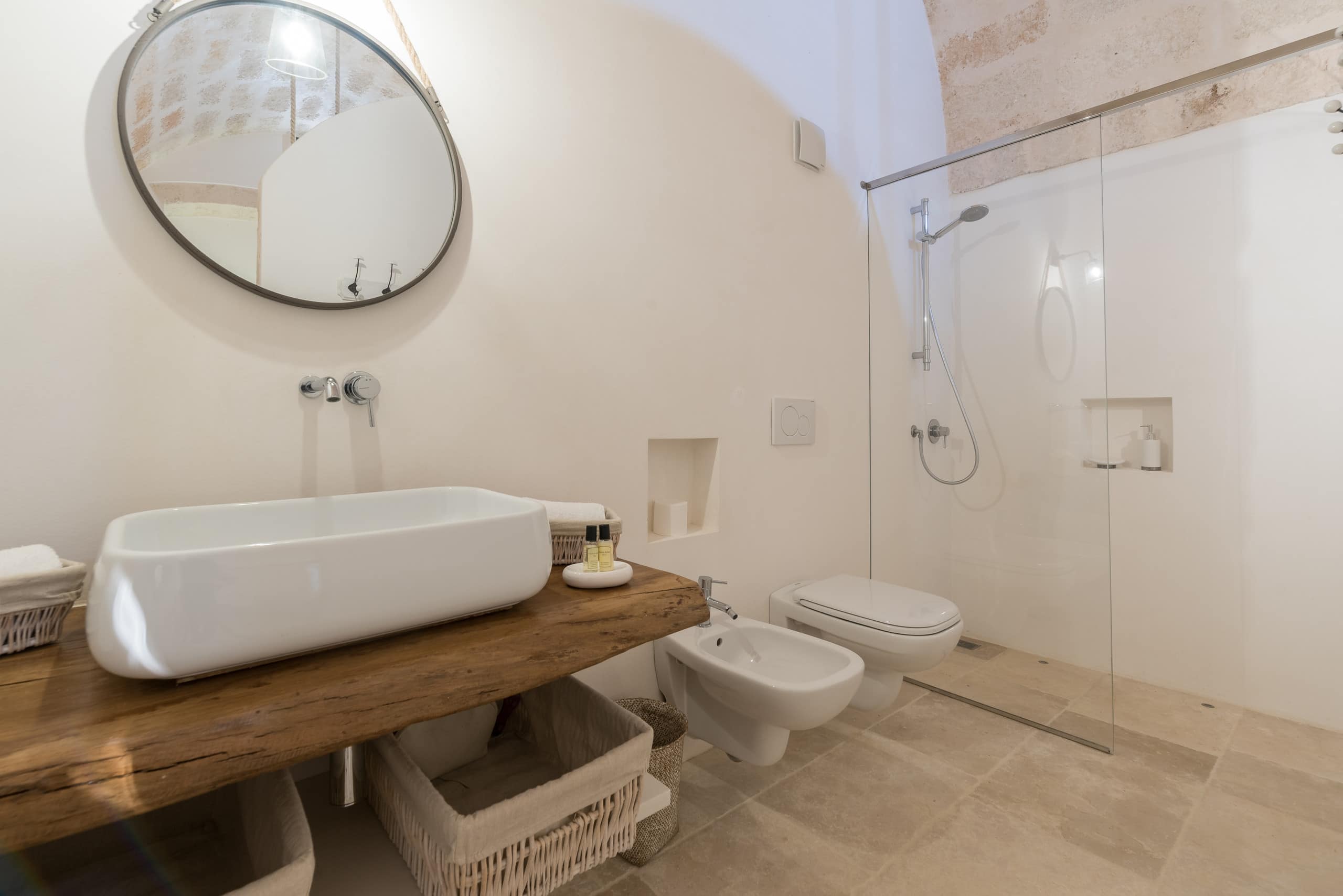 Douche à l'italienne habillée de pierre