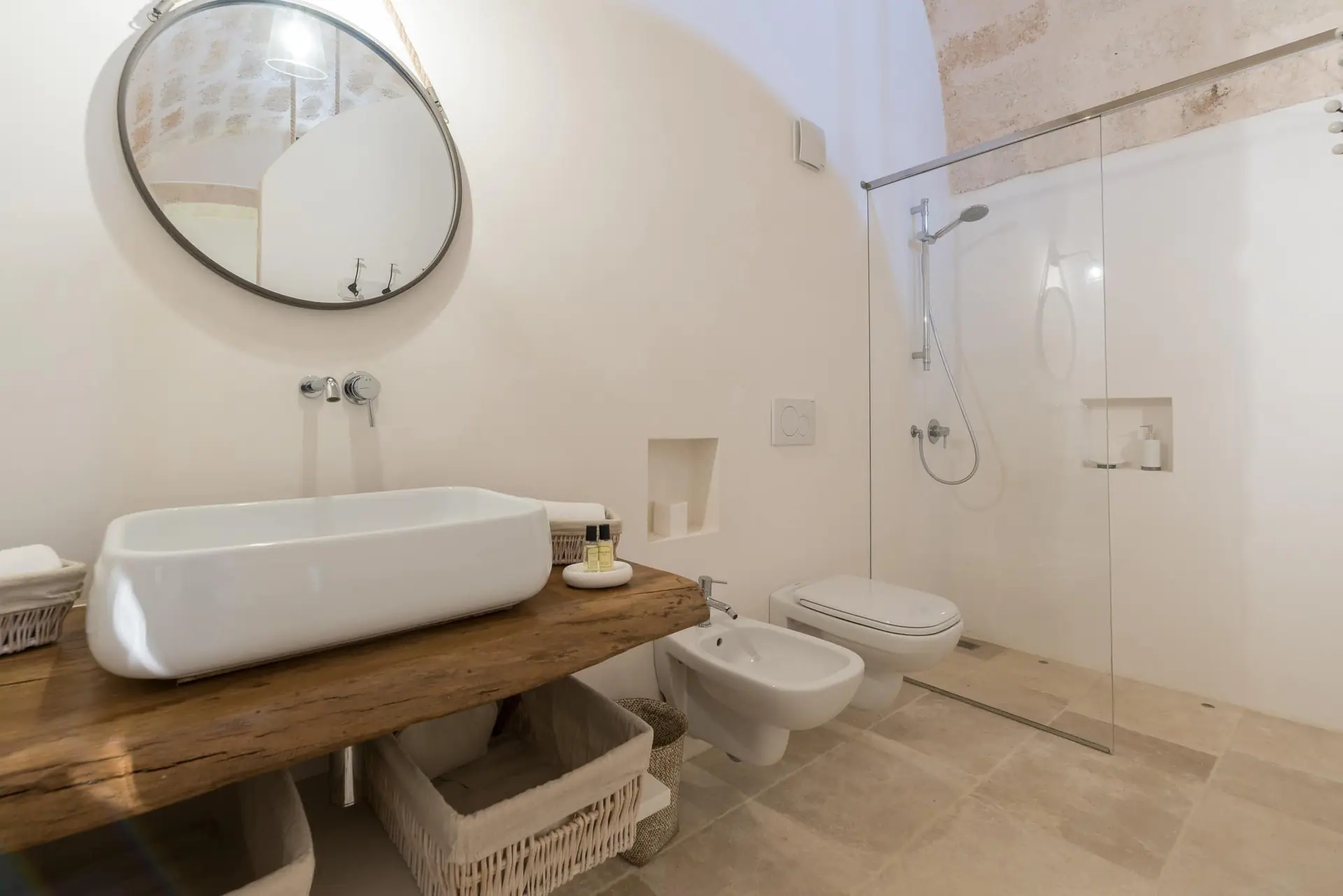 Douche à l'italienne habillée de pierre